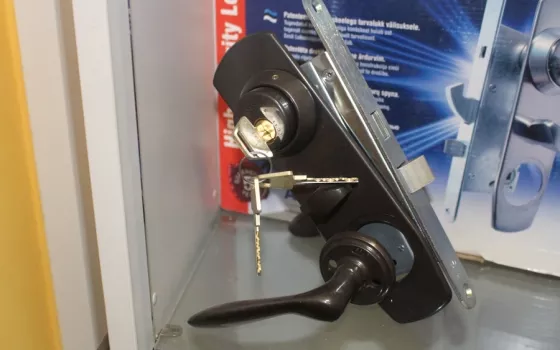 Iš ko susideda spynos keitimo kaina?