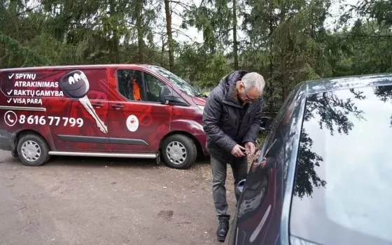 avarinis-automobilio-atrakinimas