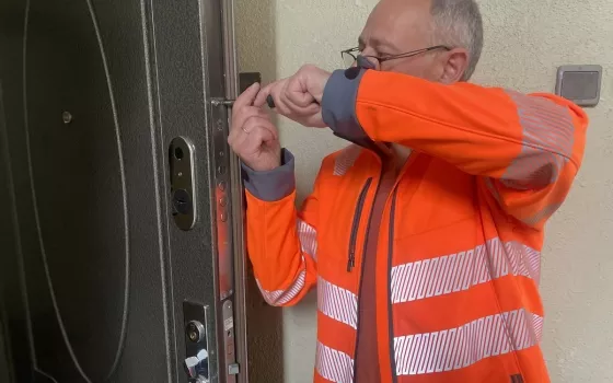 Keičiame šarvuotų durų spynas: