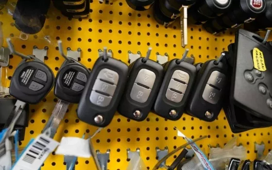 Neatsidaro automobilio durelės – ką daryti? Priežastys ir sprendimai